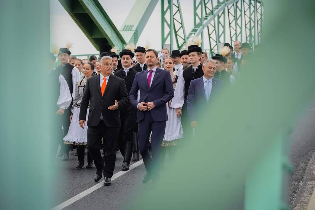 Viktor Orbán sa vyjadril Hegerovi ku skupovaniu pôdy. Toto mu povedal
